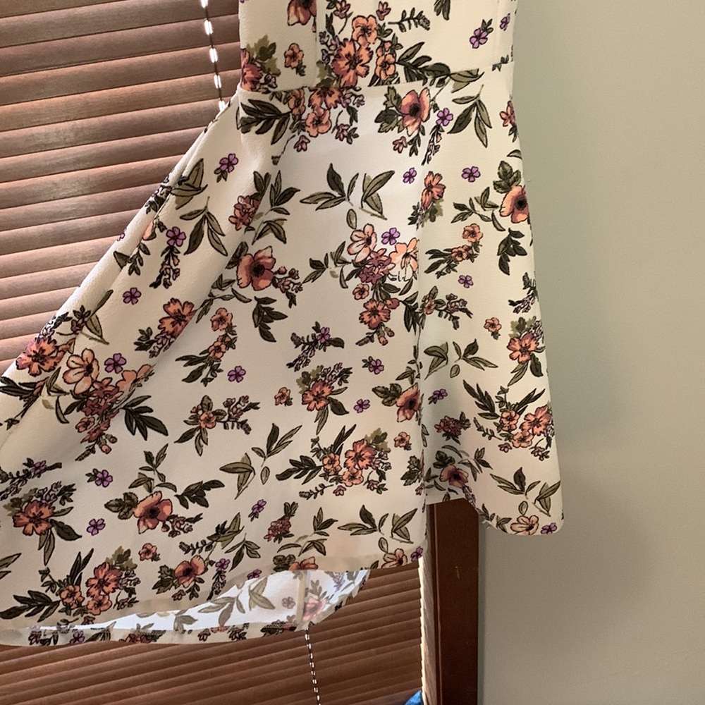 Dress - Picture 3 of 4
